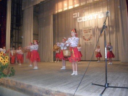 Вітаємо ансамбль народного танцю «Весняночка»
