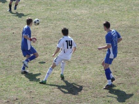 Футбол 12 квітня 2012 року