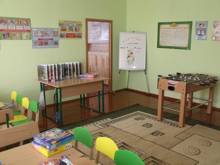 На ваших дітей чекають затишні, оновлені та сучасно облаштовані класні кімнати, кабінет початкових класів, ігрова кімната