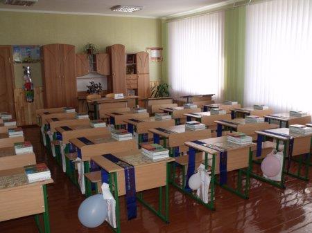 На ваших дітей чекають затишні, оновлені та сучасно облаштовані класні кімнати, кабінет початкових класів, ігрова кімната