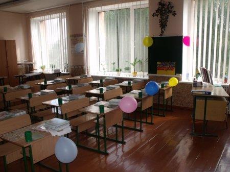 На ваших дітей чекають затишні, оновлені та сучасно облаштовані класні кімнати, кабінет початкових класів, ігрова кімната