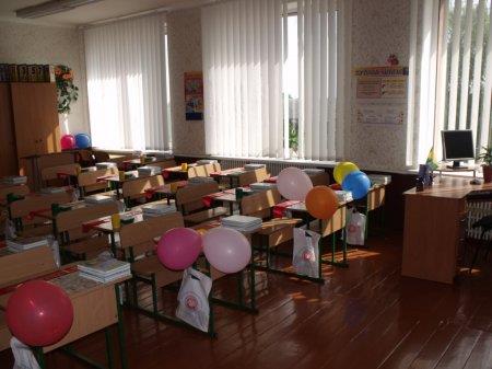 На ваших дітей чекають затишні, оновлені та сучасно облаштовані класні кімнати, кабінет початкових класів, ігрова кімната