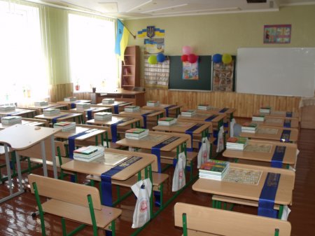 На ваших дітей чекають затишні, оновлені та сучасно облаштовані класні кімнати, кабінет початкових класів, ігрова кімната