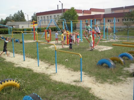 На ваших дітей чекають затишні, оновлені та сучасно облаштовані класні кімнати, кабінет початкових класів, ігрова кімната