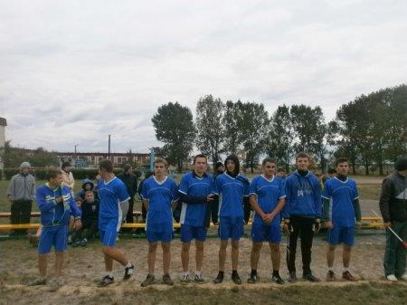 Товариська зустріч між збірними командами працівників та учнів колегіуму