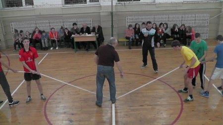 Спортивно-розважальний конкурс "Ми вам довіримо Батьківщину"