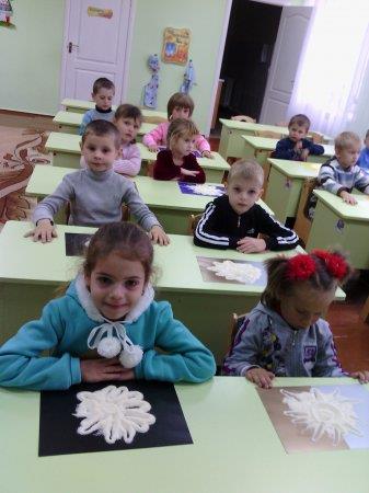 Бавимось з крупами і розвиваємо дрібну моторику рук