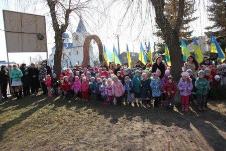 Відкриття скульптурної композиції бджілки.