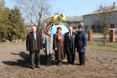 Відкриття скульптурної композиції бджілки.