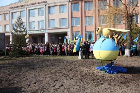 Відкриття скульптурної композиції бджілки.