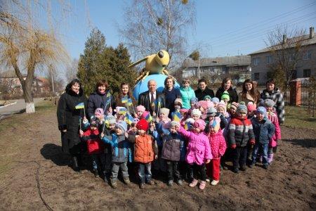 Відкриття скульптурної композиції бджілки.