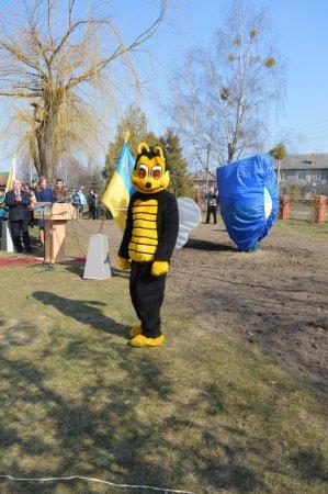 Відкриття скульптурної композиції бджілки.