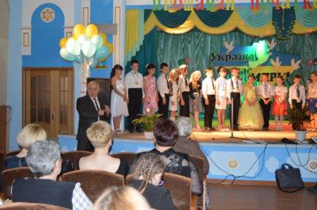 Прощання учнів 4-х класів з початковою школою