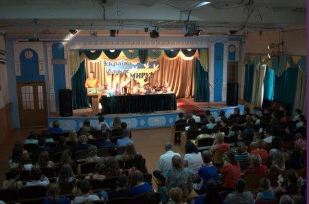 Урочисте вручення свідоцтв про освіту учням 9 класів.