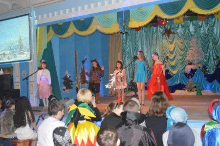 Новорічні свята для учнів середньої школи