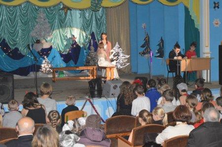 Новорічні свята для учнів середньої школи