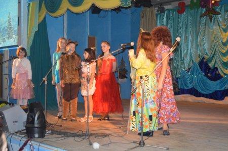 Новорічні свята для учнів середньої школи