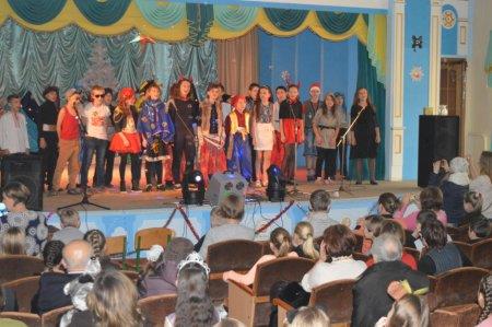 Новорічні свята для учнів середньої школи
