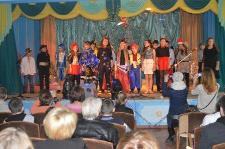 Новорічні свята для учнів середньої школи