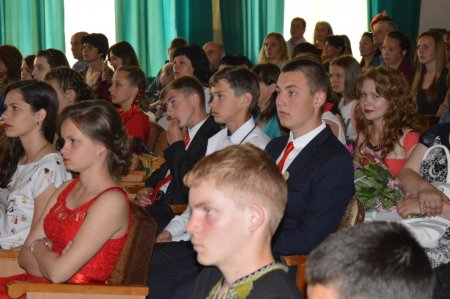 УРОЧИСТЕ ВРУЧЕННЯ СВІДОЦТВ ПРО ОСВІТУ УЧНЯМ 9 КЛАСІВ