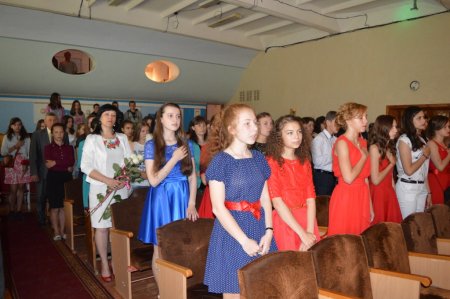 УРОЧИСТЕ ВРУЧЕННЯ СВІДОЦТВ ПРО ОСВІТУ УЧНЯМ 9 КЛАСІВ