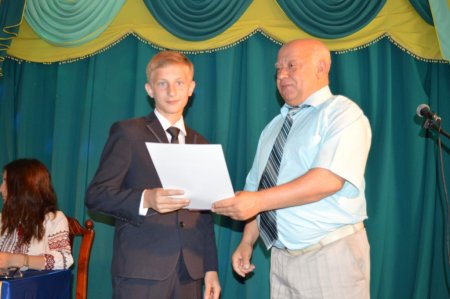 УРОЧИСТЕ ВРУЧЕННЯ СВІДОЦТВ ПРО ОСВІТУ УЧНЯМ 9 КЛАСІВ