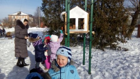 « З гостинцями до годівнички»
