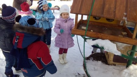 « З гостинцями до годівнички»