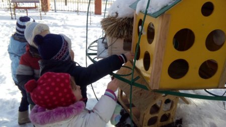 « З гостинцями до годівнички»