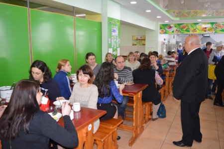 Батьківський обід в їдальні