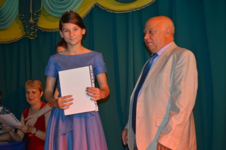 УРОЧИСТЕ ВРУЧЕННЯ СВІДОЦТВ ПРО ОСВІТУ УЧНЯМ 9 КЛАСІВ