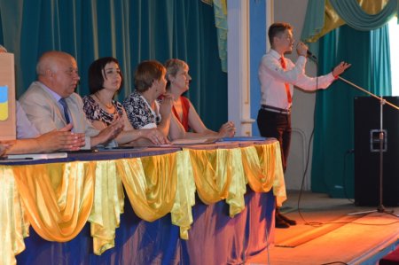 УРОЧИСТЕ ВРУЧЕННЯ СВІДОЦТВ ПРО ОСВІТУ УЧНЯМ 9 КЛАСІВ
