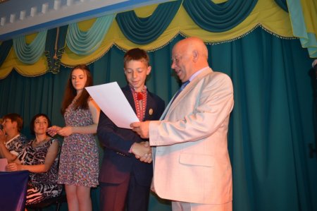УРОЧИСТЕ ВРУЧЕННЯ СВІДОЦТВ ПРО ОСВІТУ УЧНЯМ 9 КЛАСІВ