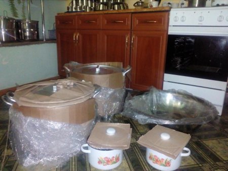 Новий посуд для шкільної їдальні