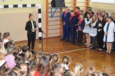 Перша загальношкільна  лінійка