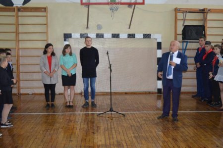 Перша загальношкільна  лінійка