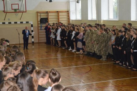 Перша загальношкільна  лінійка