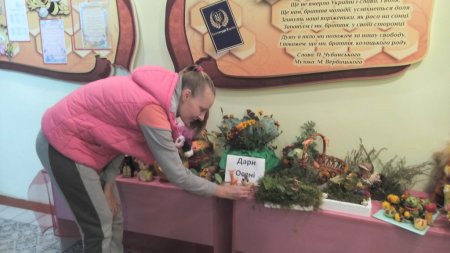 «Полем осінь походила, все навкруг позолотила»