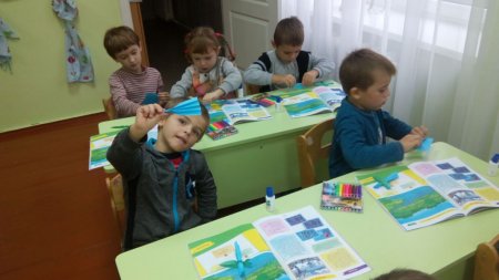 У старшій групі «Бджілки» проведено заняття з аплікації.
