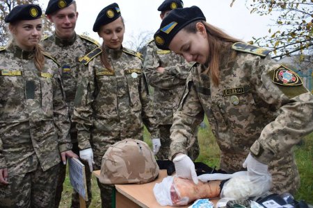 Заняття з територіальної оборони з учнями військово-спортивного профілю