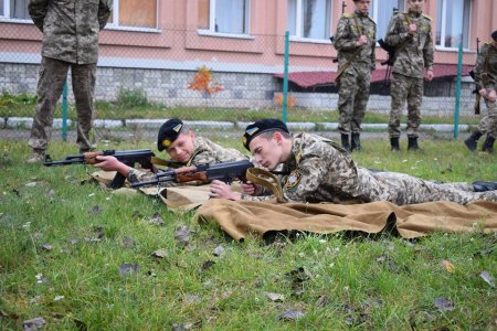 Заняття з територіальної оборони з учнями військово-спортивного профілю