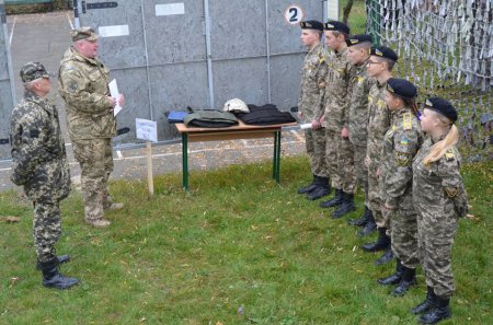 Заняття з територіальної оборони з учнями військово-спортивного профілю
