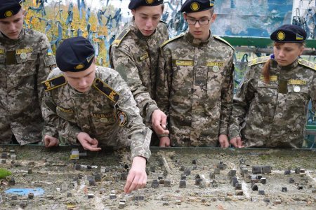 Заняття з територіальної оборони з учнями військово-спортивного профілю