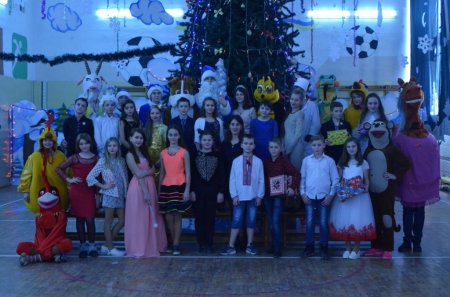 НОВОРІЧНІ СВЯТА ДЛЯ УЧНІВ СЕРЕДНЬОЇ ШКОЛИ