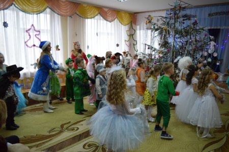 Новорічні ранки у дошкільних групах «Вулик» 