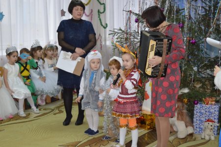 Новорічні ранки у дошкільних групах «Вулик» 