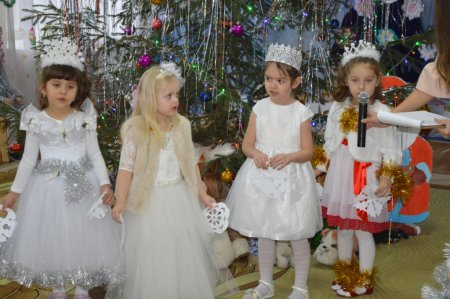 Новорічні ранки у дошкільних групах «Вулик» 