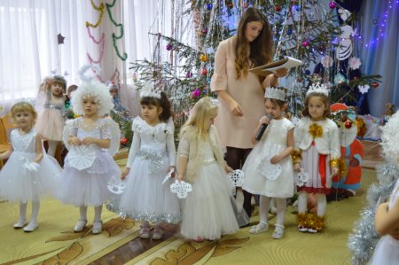 Новорічні ранки у дошкільних групах «Вулик» 