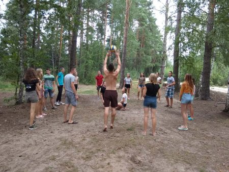 ПЕРШИЙ  ДЕНЬ РОБОТИ НАМЕТОВОГО ТАБОРУ "ПОЛІГЛОТ" ДЛЯ УЧНІВ 10-11 КЛАСІВ