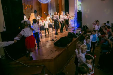 Першокласники НУШ привітали заклад